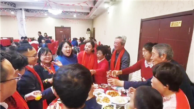 “新征程再出发” 国医康举行“爱的奉献”年会