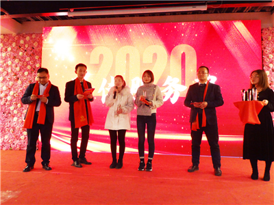 “新征程再出发” 国医康举行“爱的奉献”年会